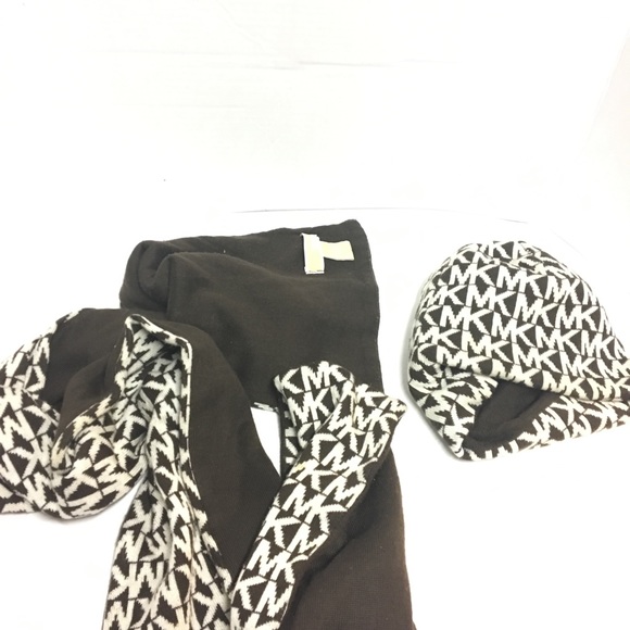 Micheal kros hat scarf combo like new - Picture 3 of 7